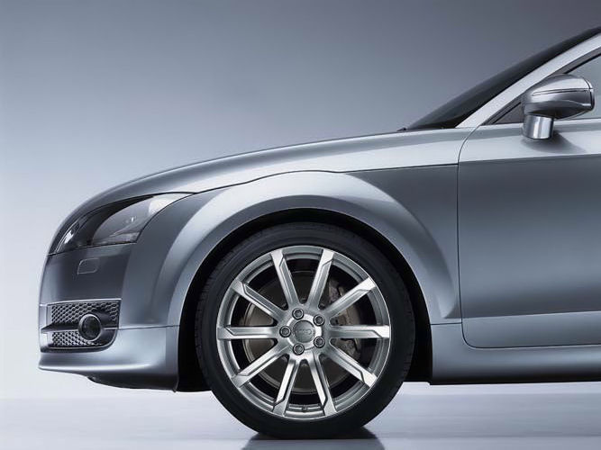 10-eget design (9J x 18"), Audi Sport